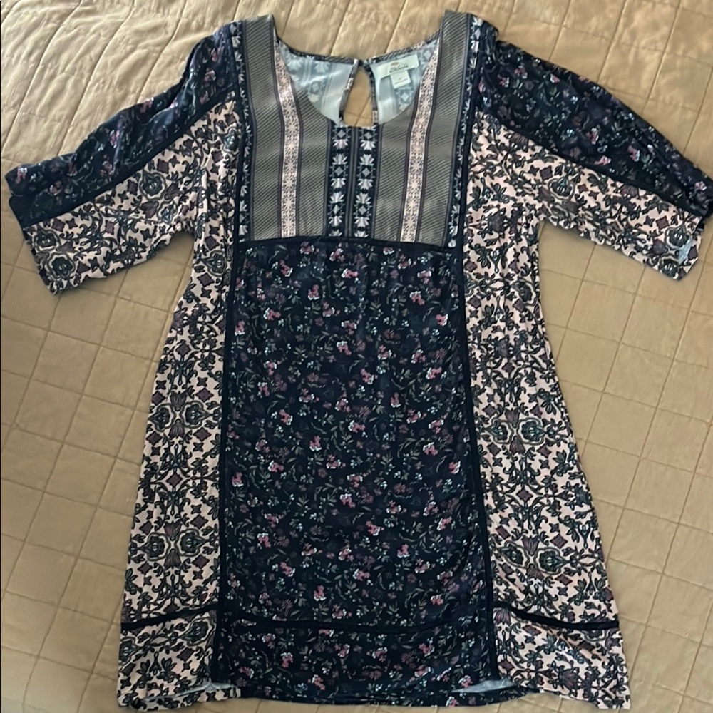 Floral Patterned Dress with Keyhole Back